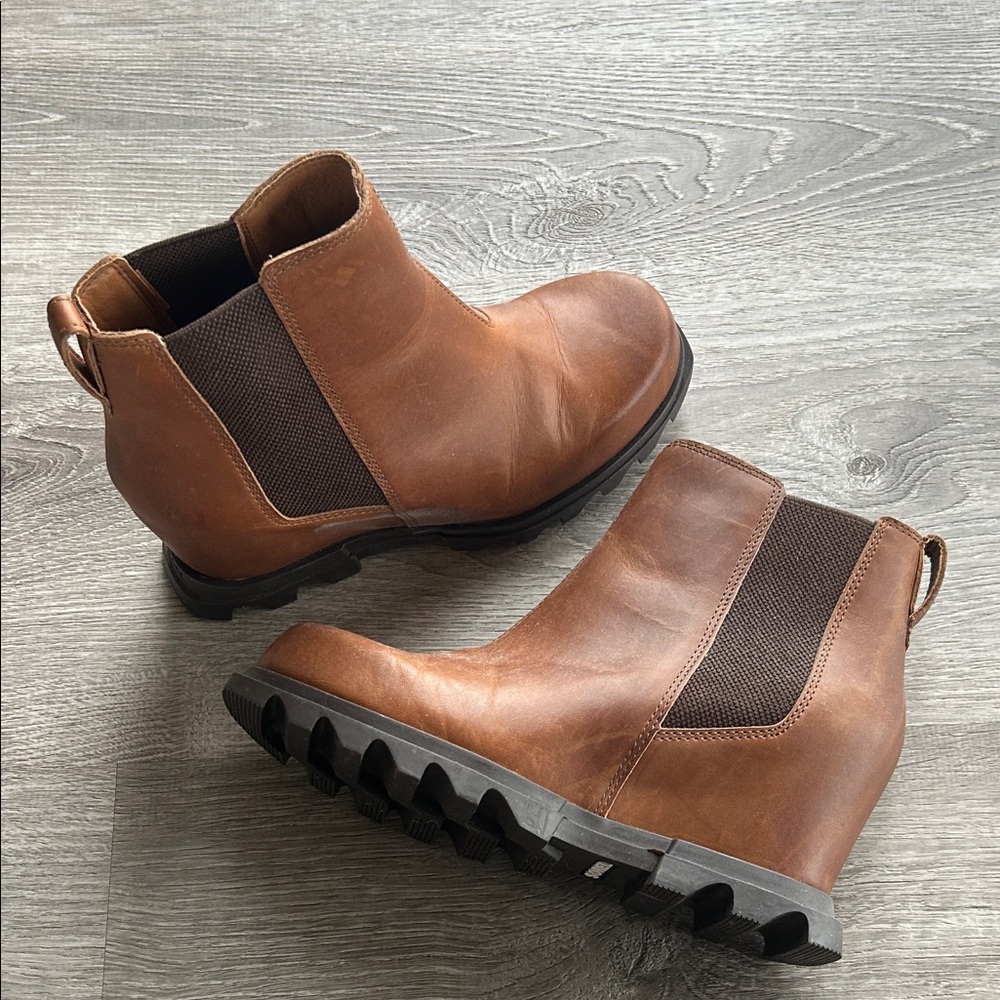 Sorel Brown Leather Chelsea Boots - size 7.5
